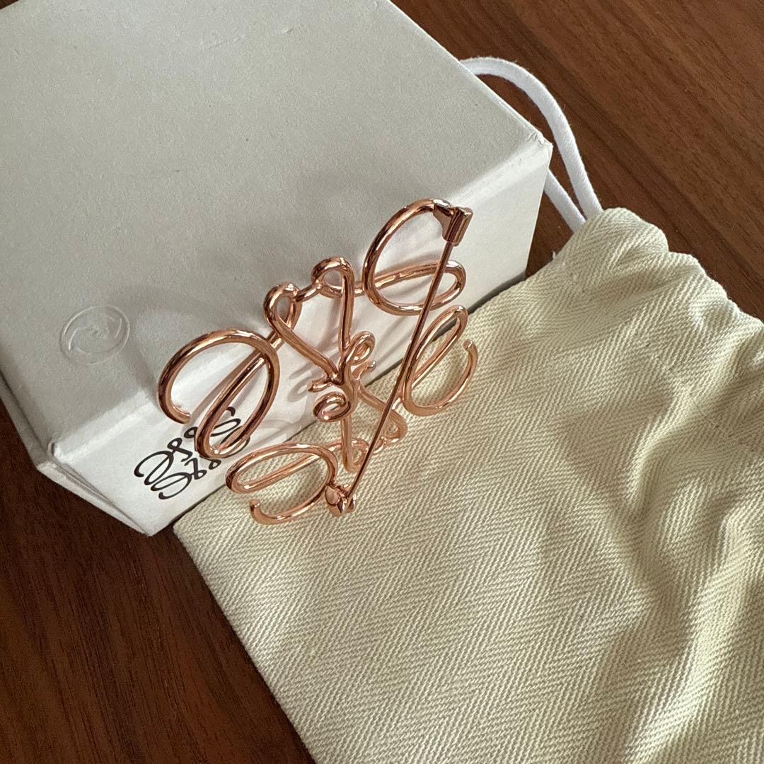 LOEWE アナグラムブローチ ローズゴールド約5cm