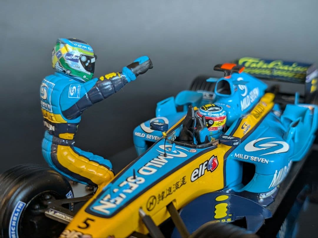 ホットウィール 1/18 ルノー R25 アロンソ 2005 チャンピオン