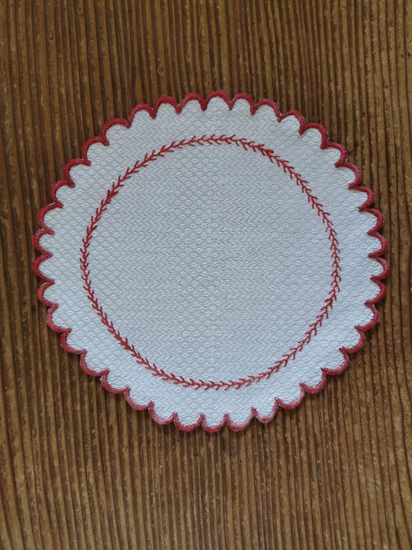 アンティークフランス ピケ風モチーフダマスク織❖〰️ 赤糸刺繍花型ドイリー