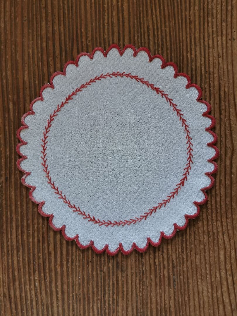 アンティークフランス ピケ風モチーフダマスク織❖〰️ 赤糸刺繍花型ドイリー