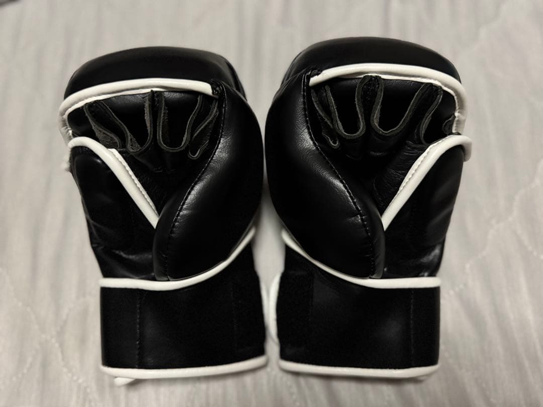 GRIT パウンドグローブ MMAスパーリンググローブ 黒/白