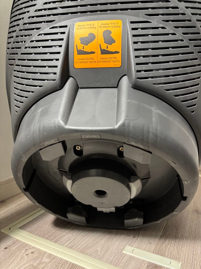 Combi THE S ISOFIX チャイルドシート　ネイビー