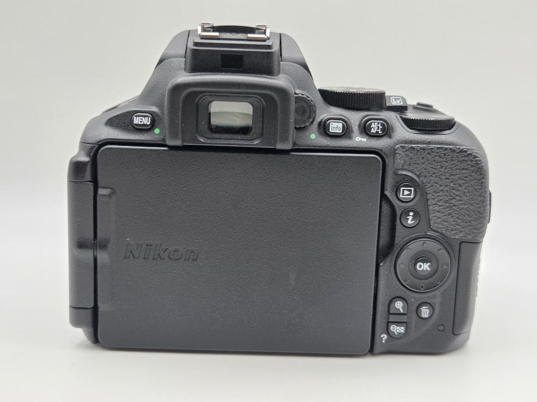 ニコン　NIKON D5600 18-55mm VR レンズキット