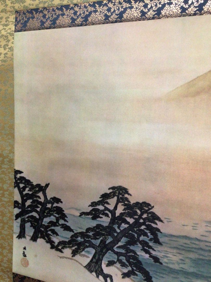 掛軸 『横山大観 三保の富士』 共箱付き