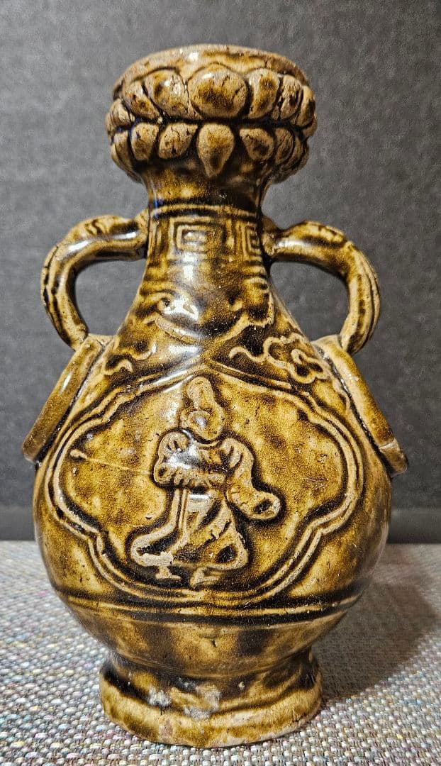 某美術館収蔵品　中国古陶磁器　五代時代　褐釉　双耳不遊環　浮彫　人物図　瓶　壺