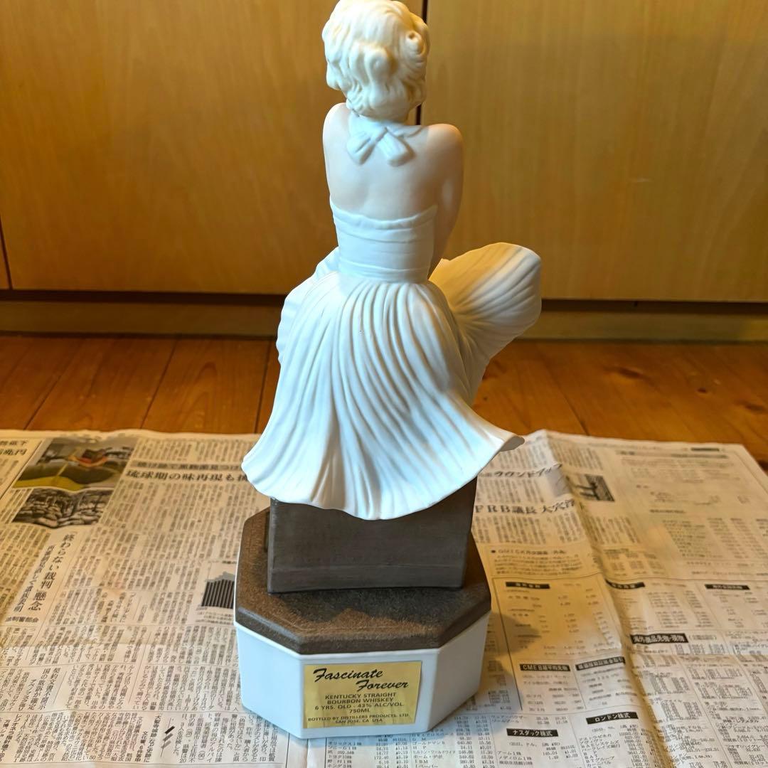 美品 マリリンモンロー「七年目の浮気」陶器ボトル バーボン ウイスキー 未開栓@
