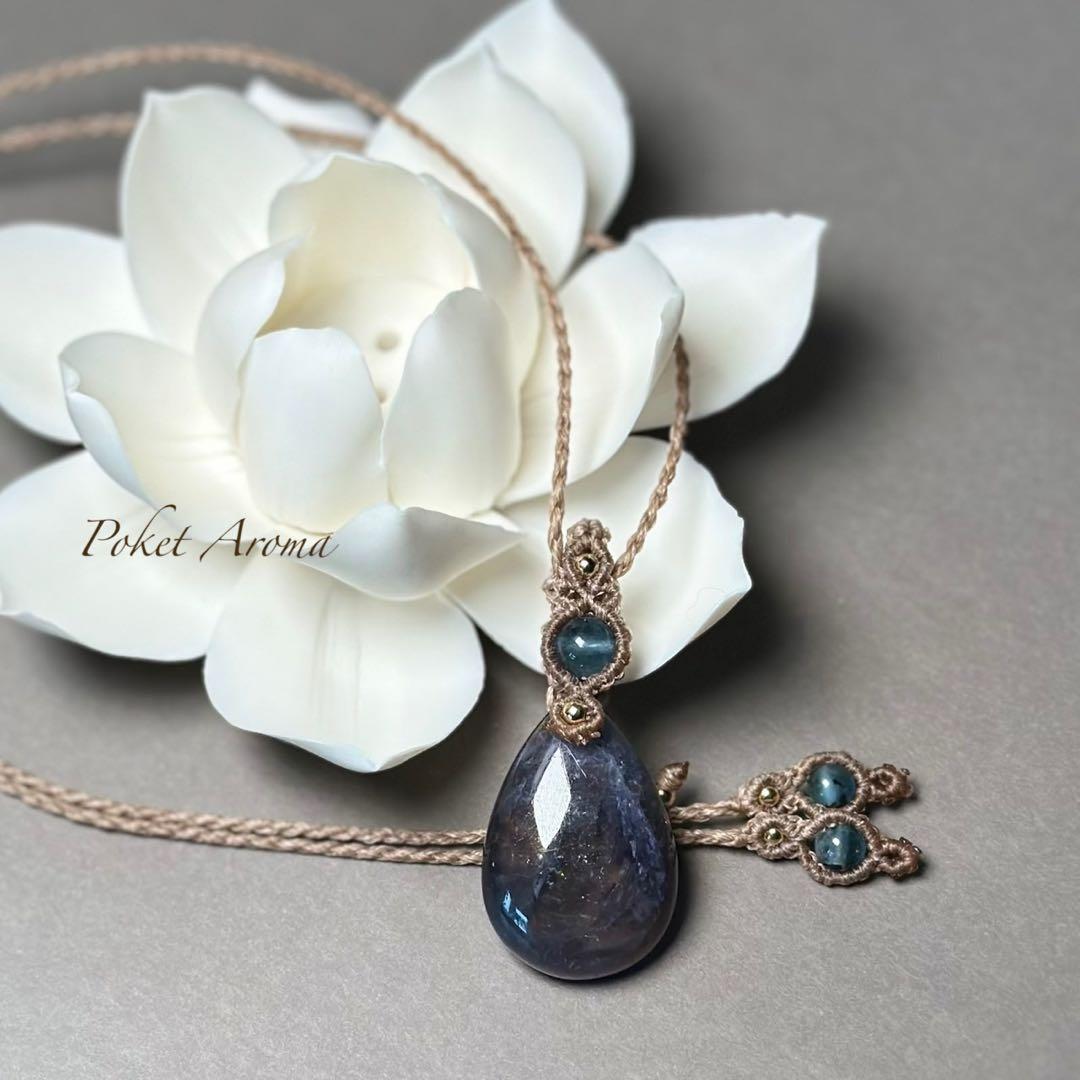 『静寂』アイオライトとブラックアクアマリンのマクラメペンダントネックレス