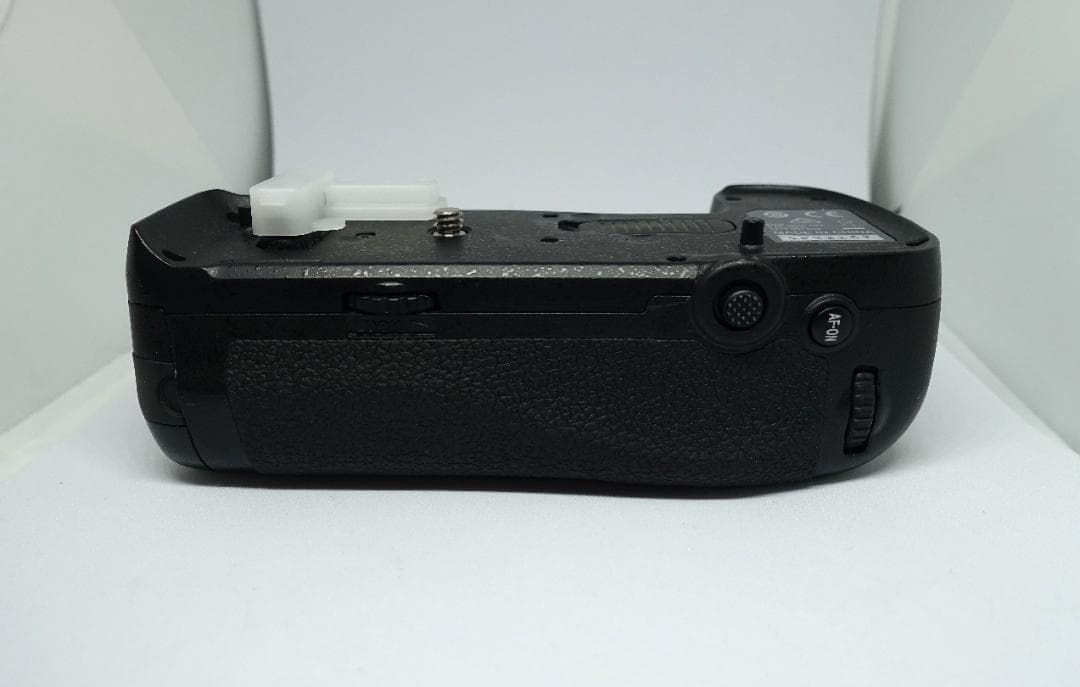 Nikon マルチパワーバッテリーパック MB-D18　(D850用）