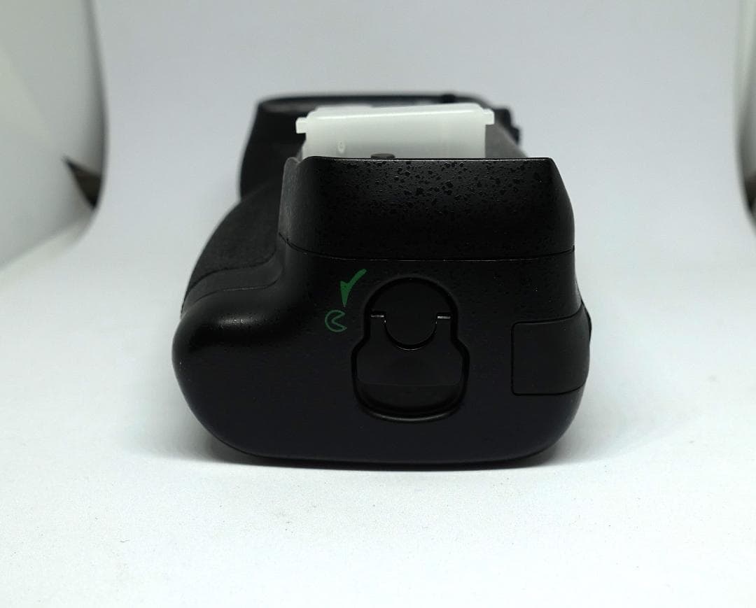 Nikon マルチパワーバッテリーパック MB-D18　(D850用）