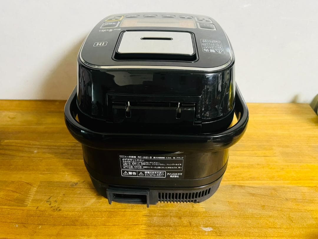 未使用品 アイリスオーヤマ3合 米屋の旨み IHジャー炊飯器 RC-IA31-B