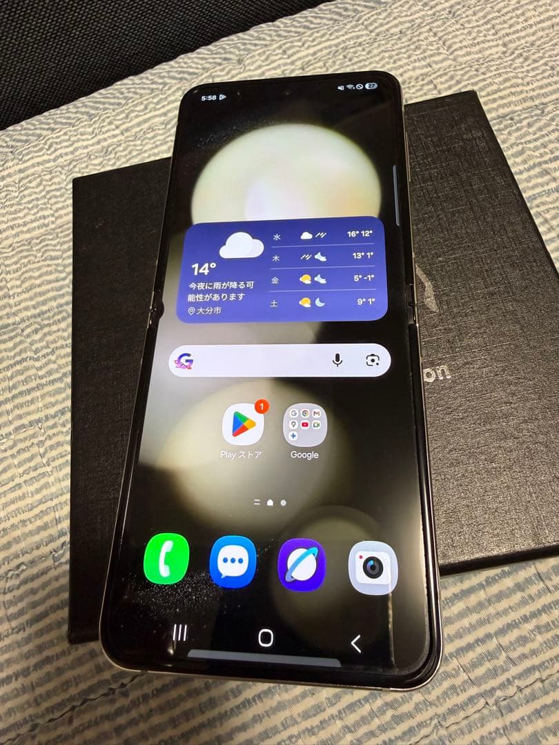 ち*ん様 [大容量美品]Galaxy Z Flip5 512GB クリーム SI