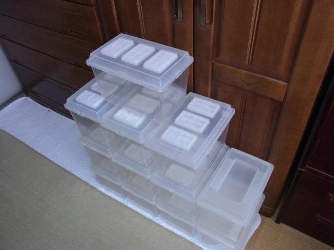 コバエシャッター中１０個（中古）その他虫カゴ１０個、幼虫用飼育ボトル９本（中古）