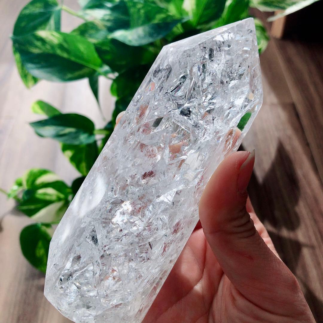 【オススメ】☆レインボー入りクラック水晶ポイント☆