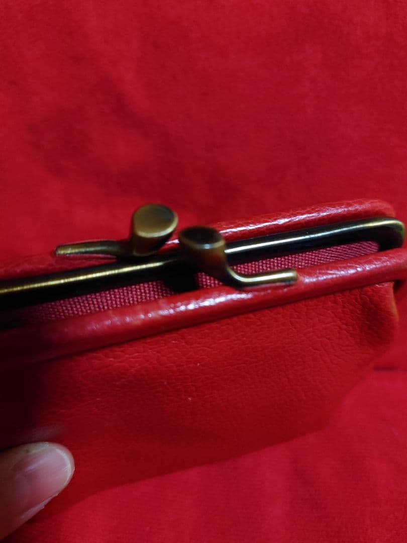 イルビゾンテ　赤いレザーがま口ケース