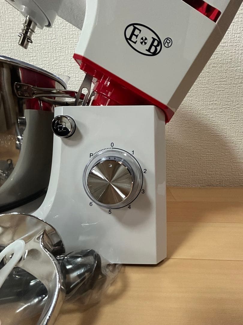 スタンドミキサー 8L大容量 四種類アタッチメント付き 七段階速度調節