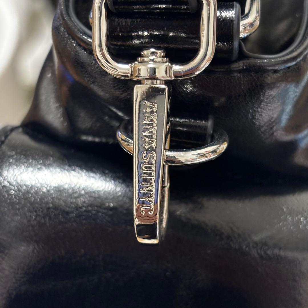 ANNA SUI NYC マルチポケットチビバッグ （メタリックブラック）