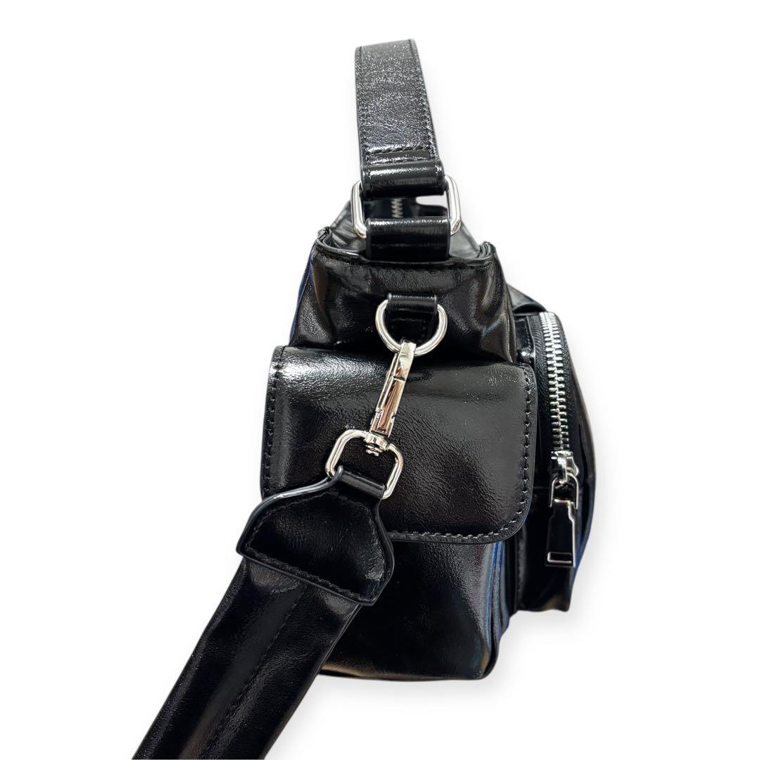 ANNA SUI NYC マルチポケットチビバッグ （メタリックブラック）