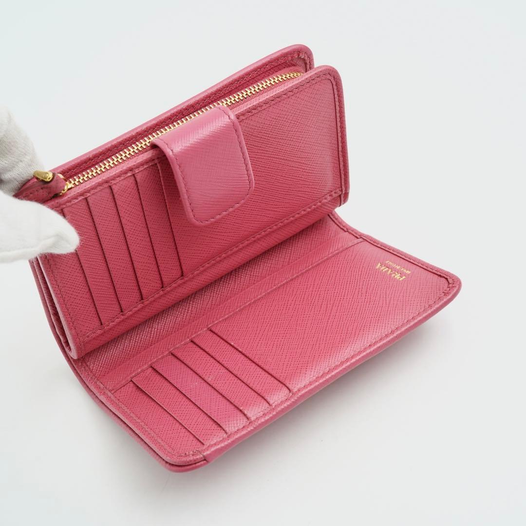 【未使用に近い】PRADA L字　サフィアーノ　三角プレート　トライアングル