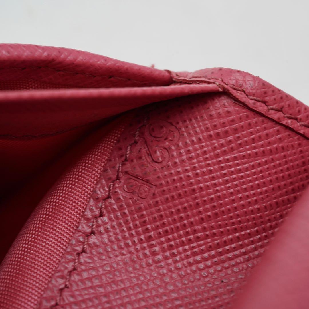 【未使用に近い】PRADA L字　サフィアーノ　三角プレート　トライアングル