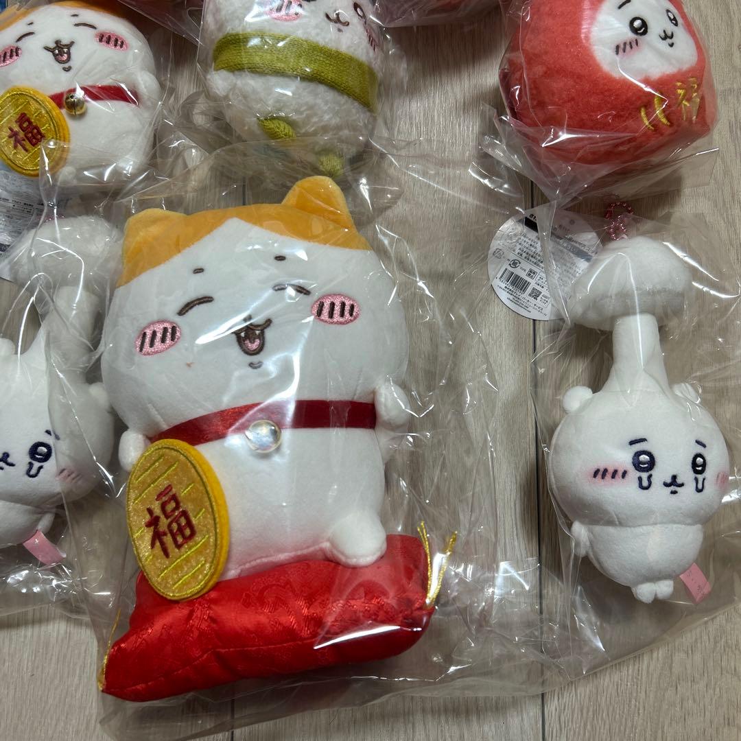 ちいかわ　ぬいぐるみ11個セット 招福　ハチワレ　おかおバッジ　ダルマ　寄生