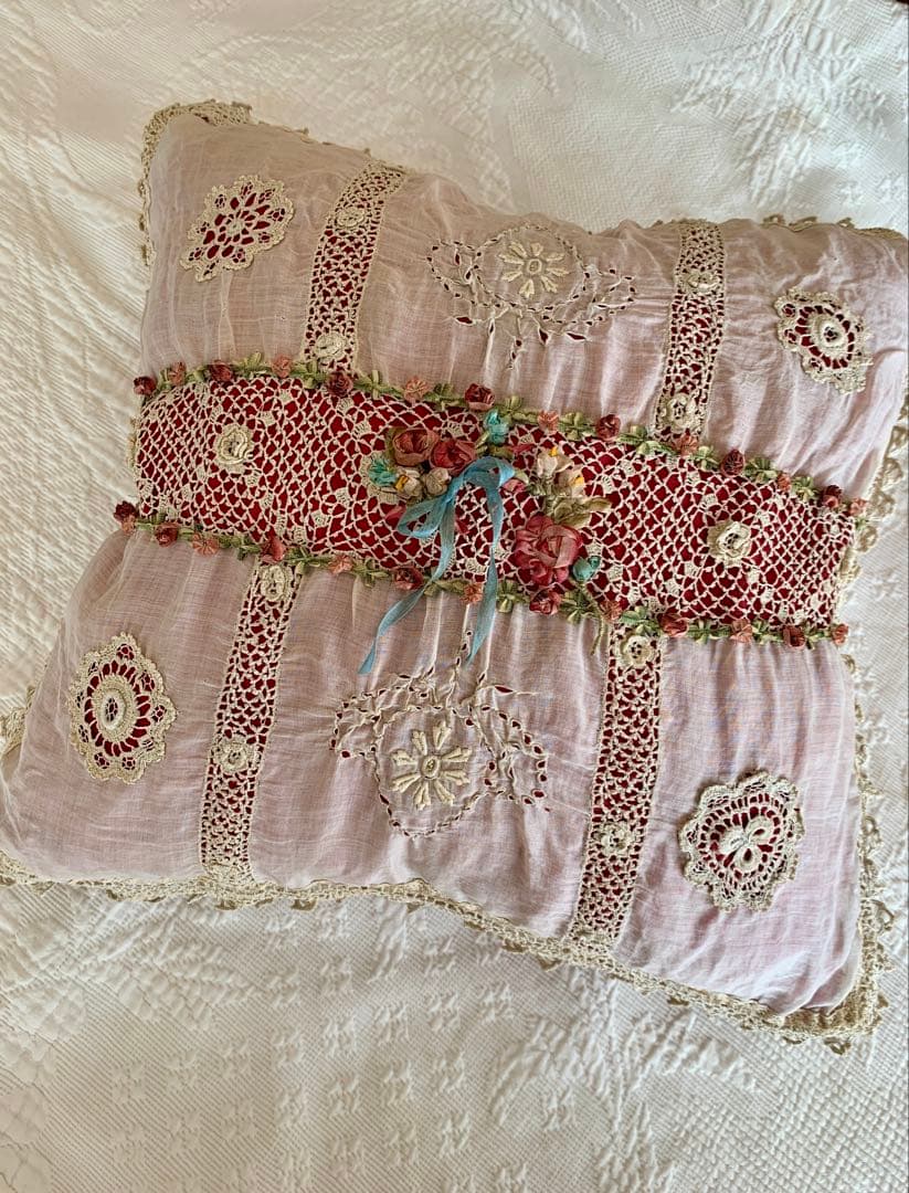 フランスアンティークコットンカバーxシルククッションロココリボン ・モチーフ装飾