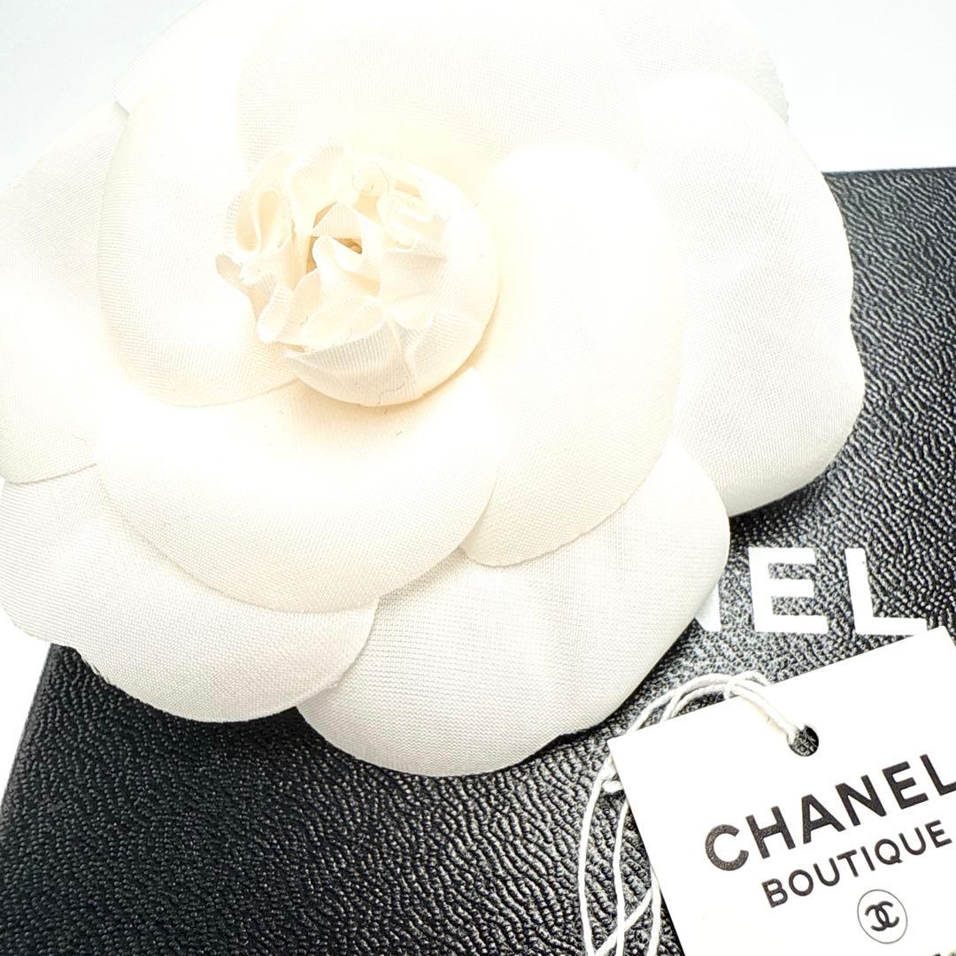 真贋済/美品✨シャネル コサージュ ブローチ カメリア ホワイト 箱付き