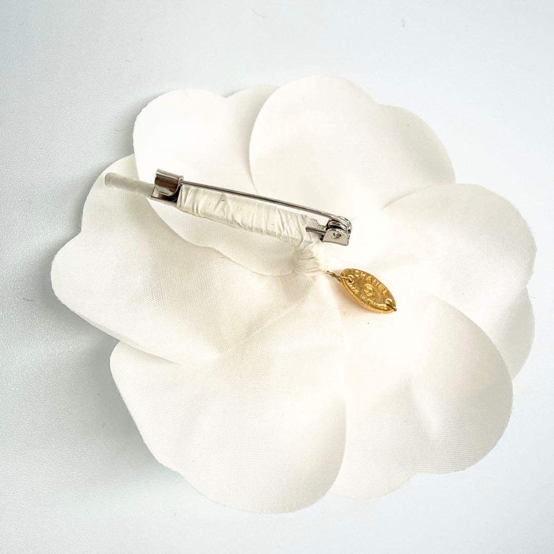 真贋済/美品✨シャネル コサージュ ブローチ カメリア ホワイト 箱付き