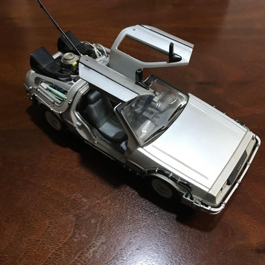 トミカ　デロリアン