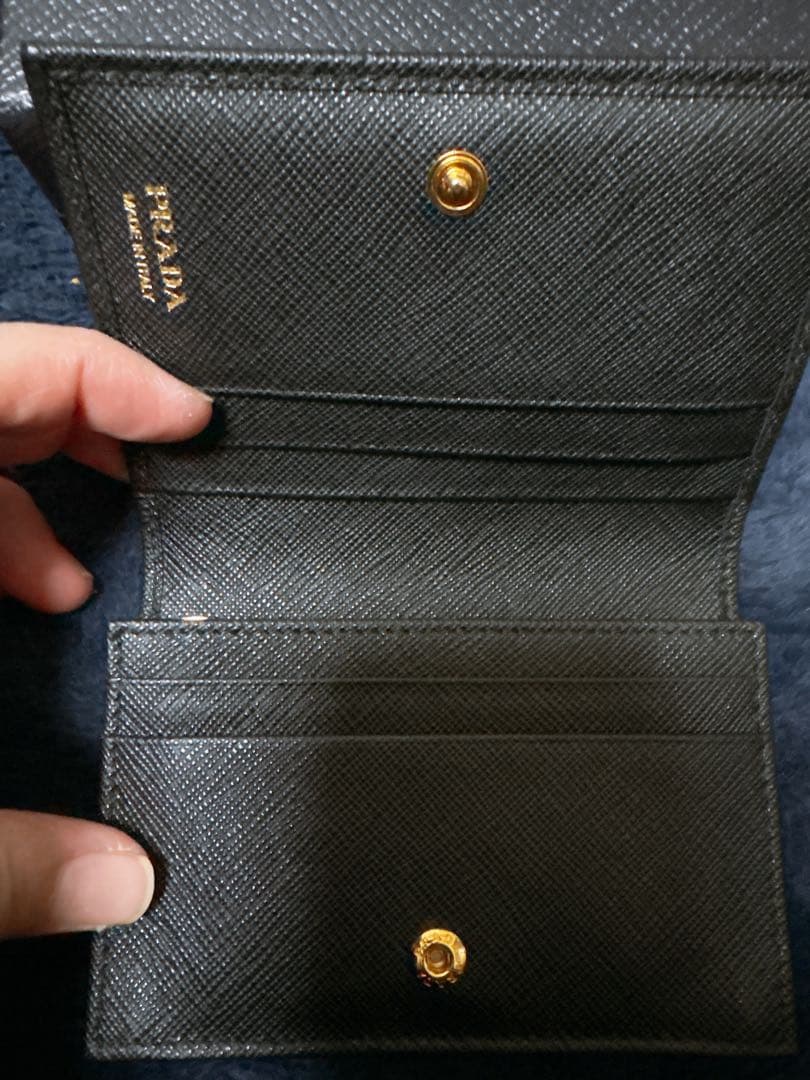 最終お値段です。PRADA 二つ折り財布