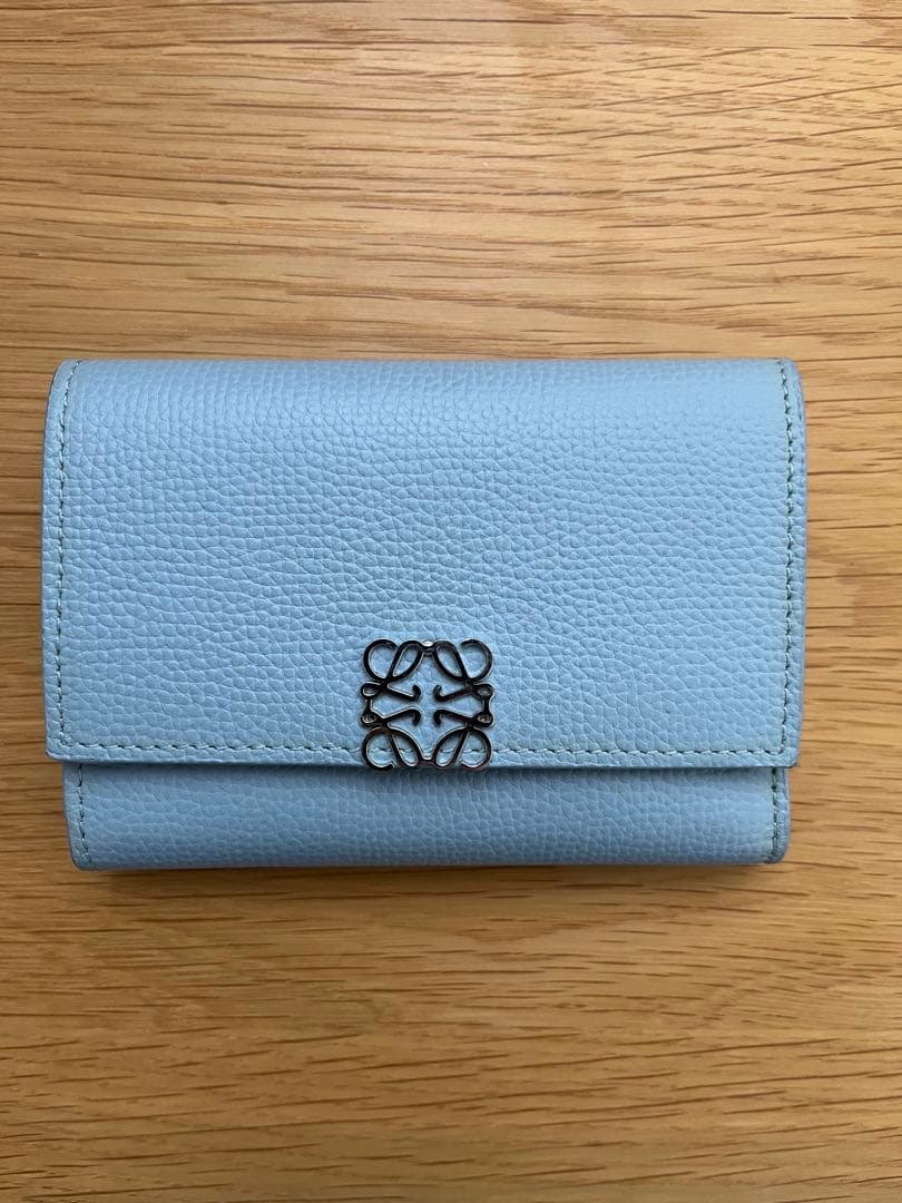 LOEWEアナグラム バーティカル ウォレット スモール（ペブルグレインカーフ）