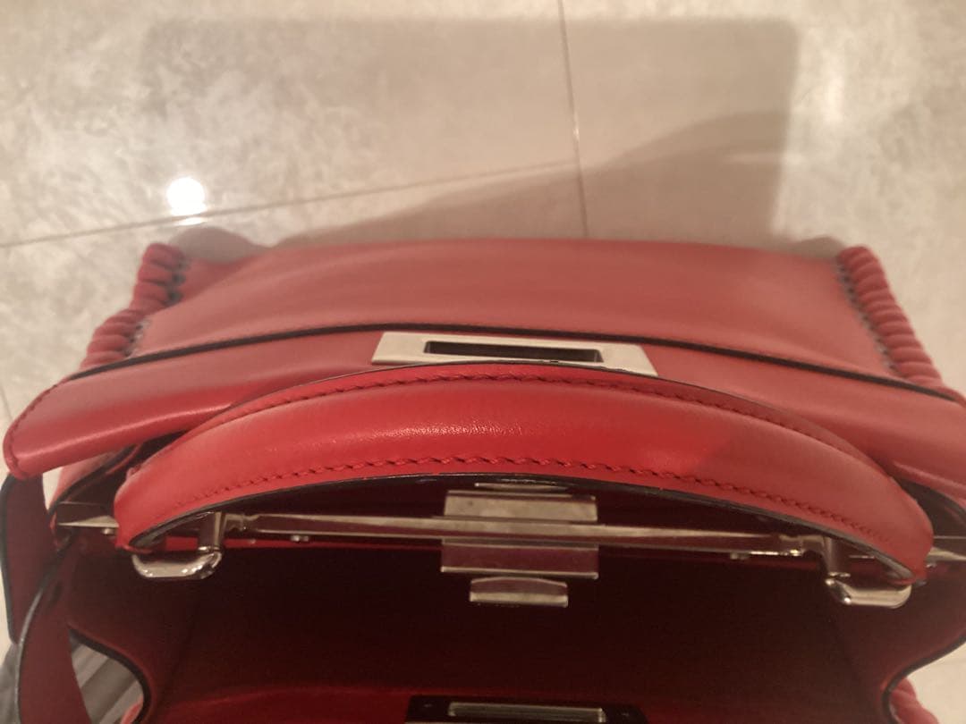 FENDI ピーカブー レギュラー 赤ショルダーバッグ