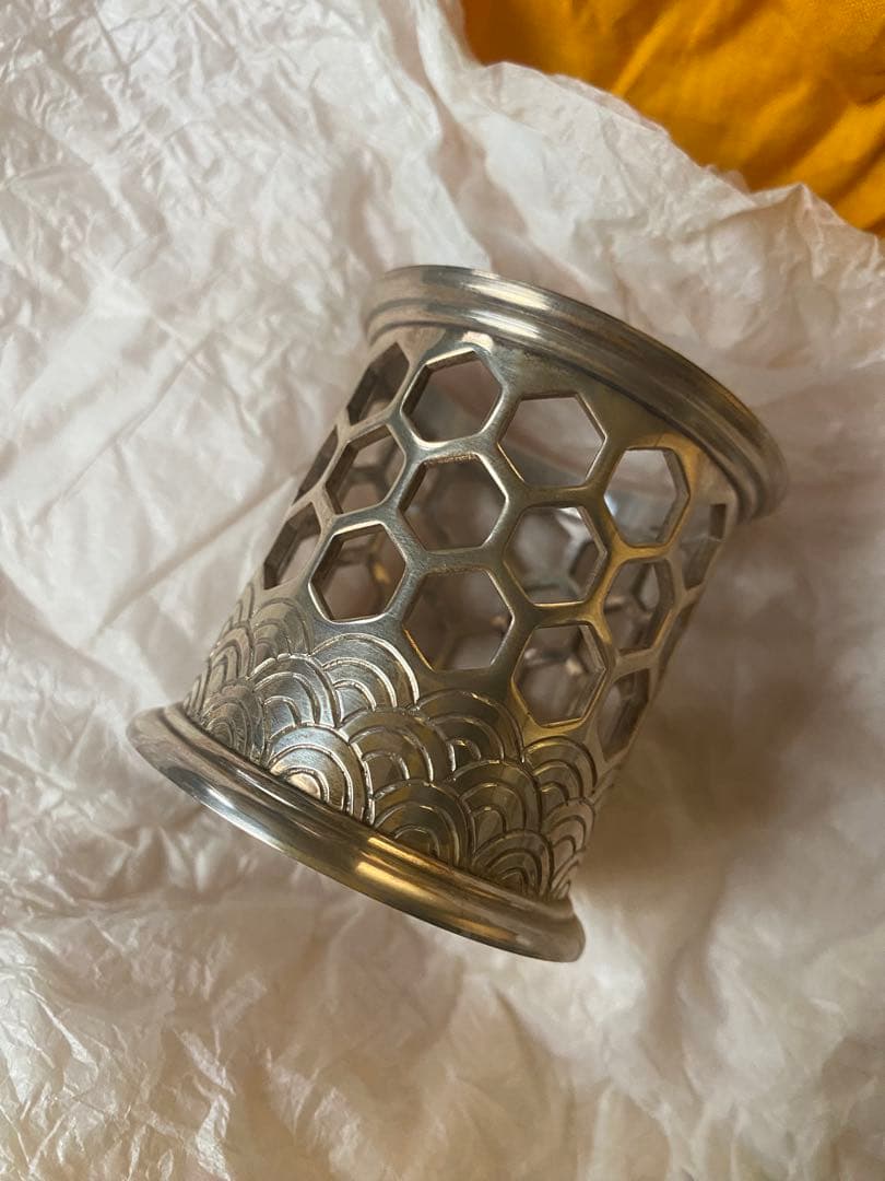 南鐐　亀甲透　青海波紋　蓋置　鋳師　金森紹栄氏作　共箱入