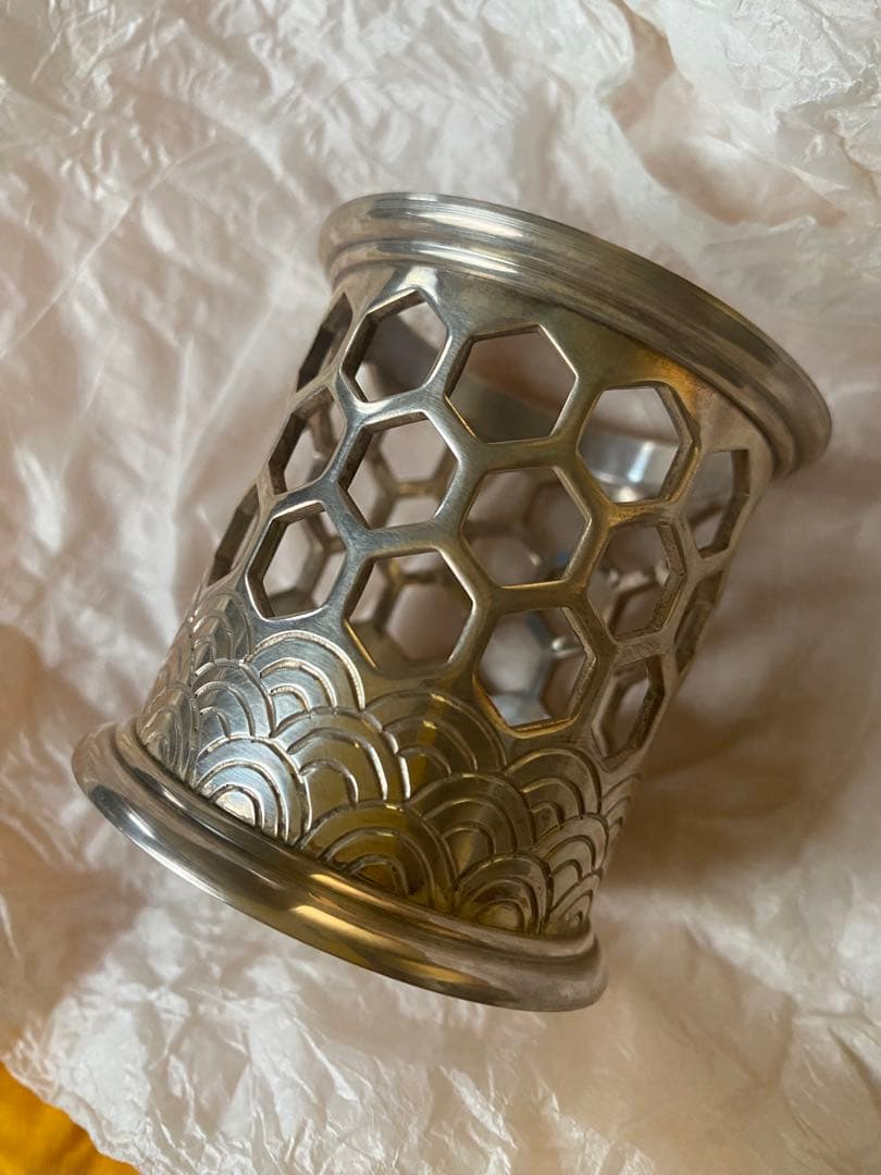 南鐐　亀甲透　青海波紋　蓋置　鋳師　金森紹栄氏作　共箱入