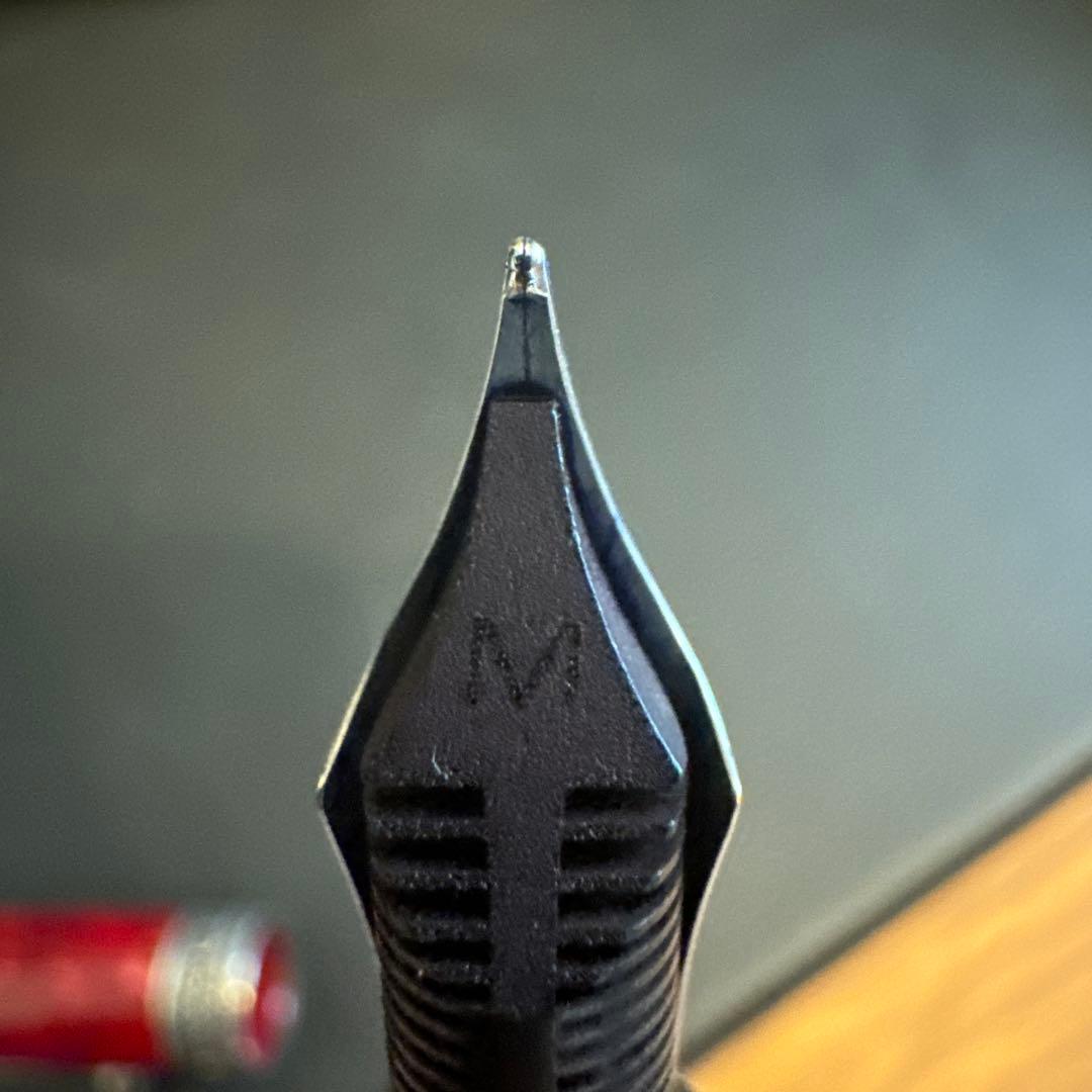 AURORA アウロラ　万年筆　85周年記念レッド　ペン先M