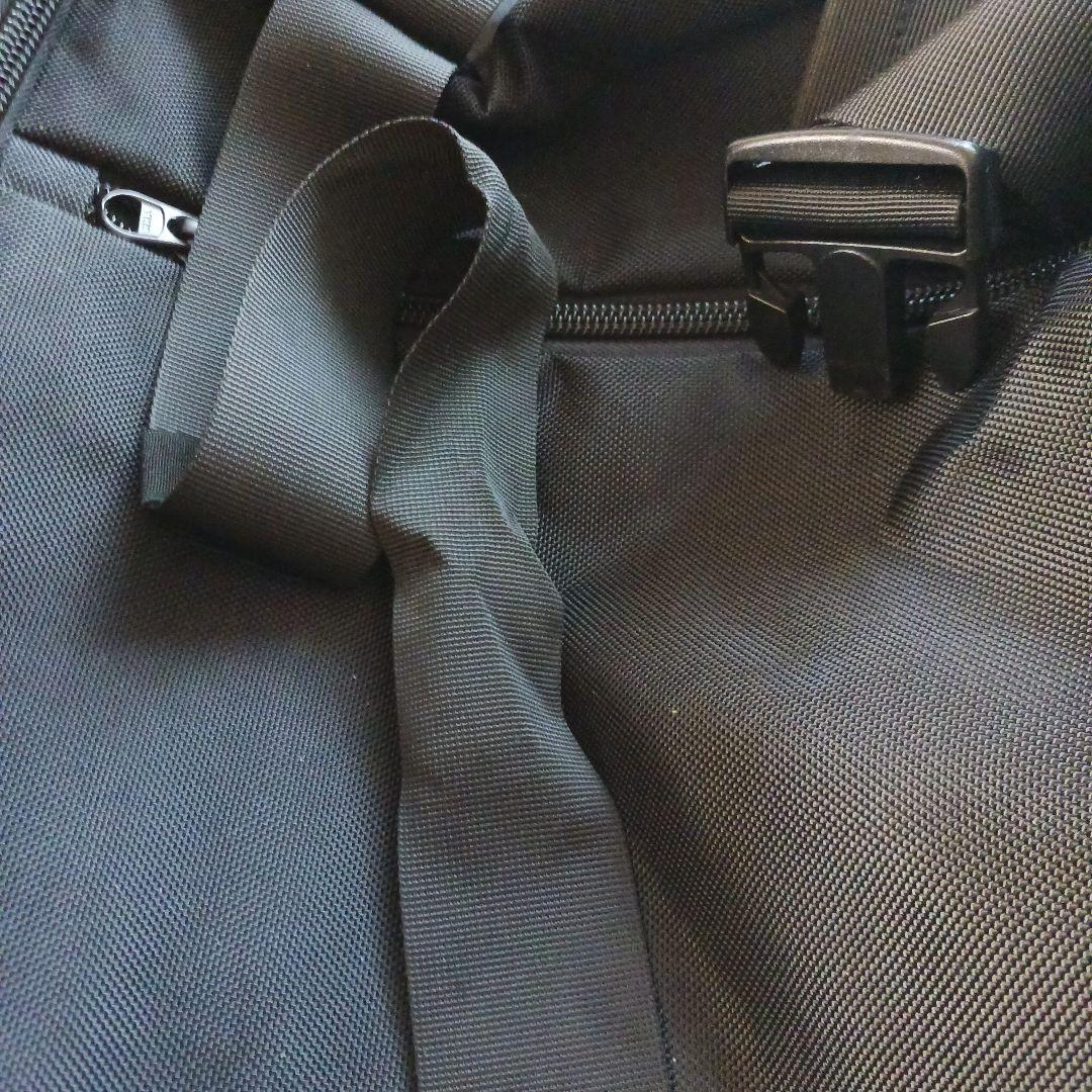 EGOZARU. ブラック ボストンバッグ