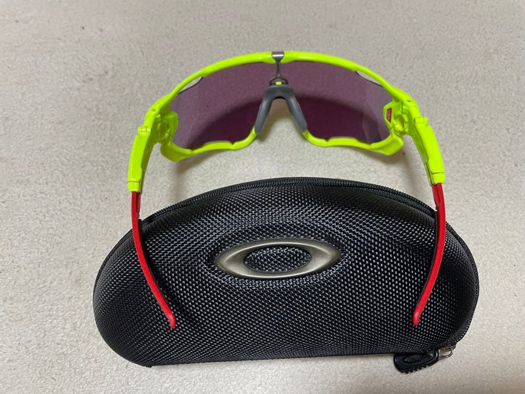 Oakley スポーツサングラス イエロー/レッド ジョウブレイカー