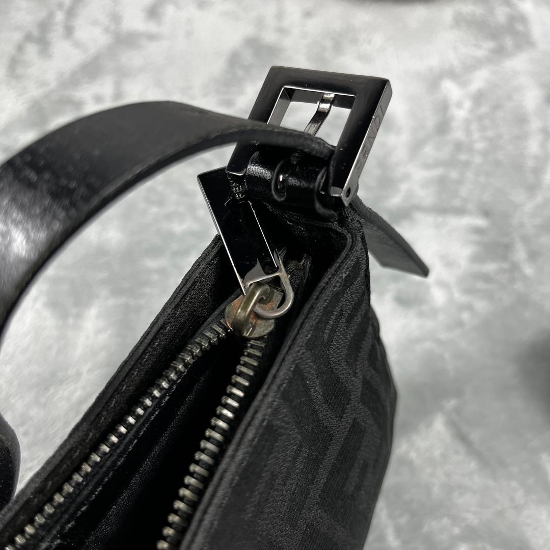 美品 FENDI フェンディ アクセサリーポーチ ズッカ柄 ブラック 黒