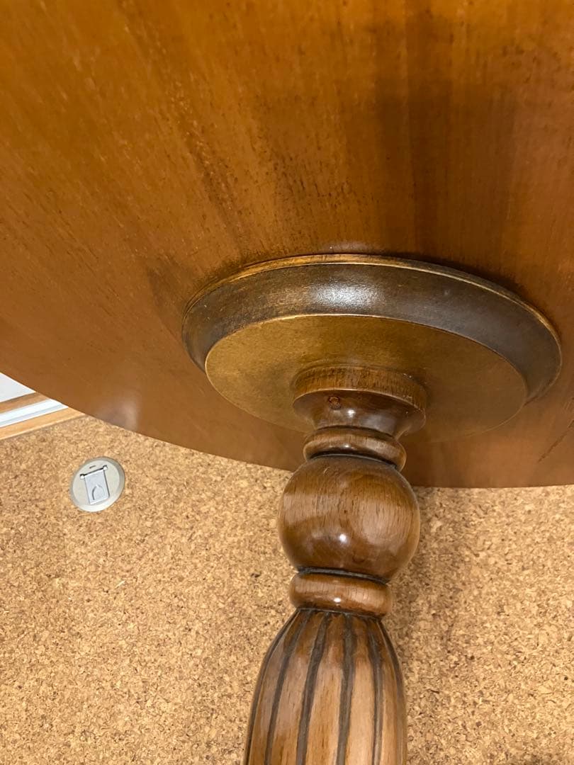 K*M様 イタリアMedea社のアール・ヌーヴォー様式ローテーブル　サイドテーブ