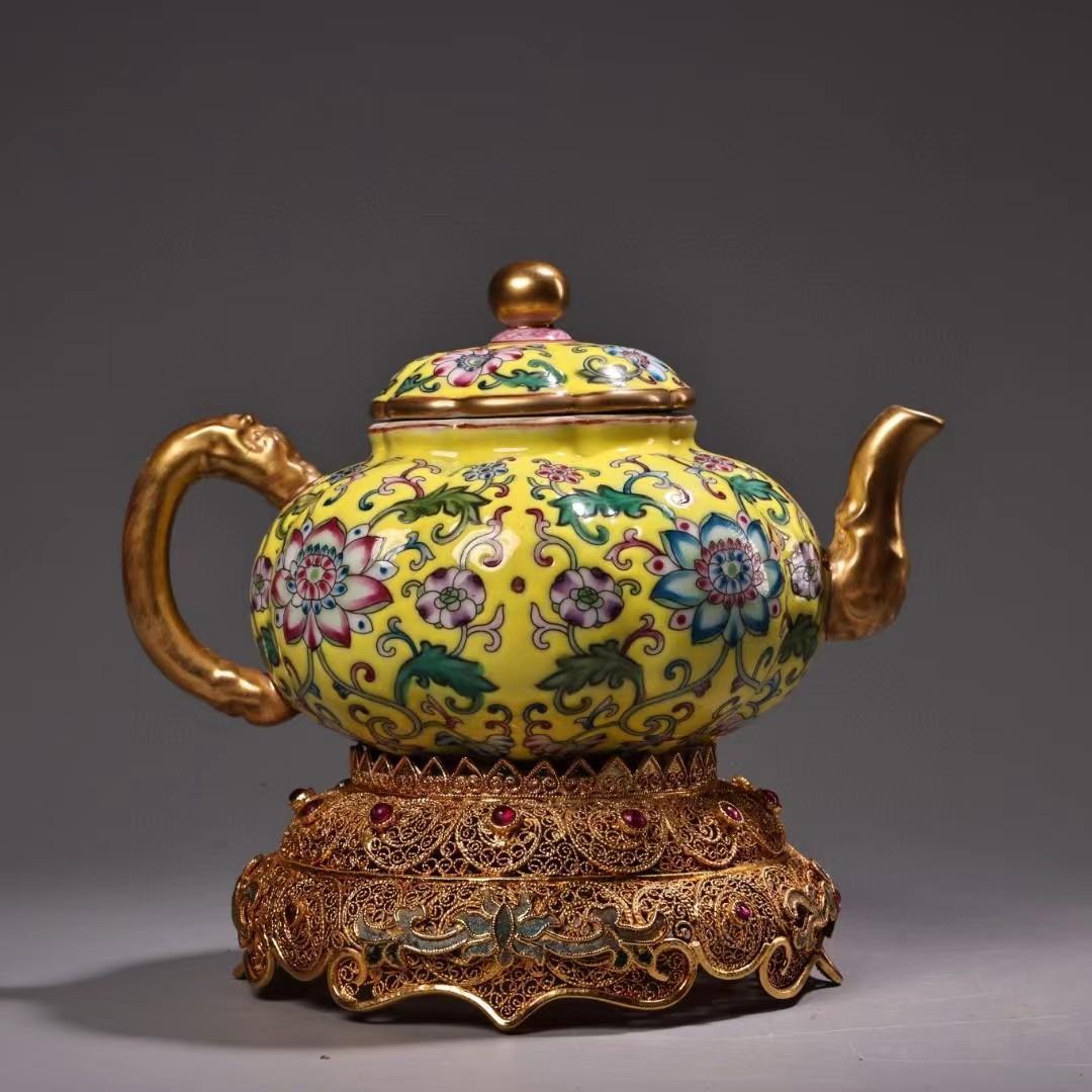 中国古美術・珍品旧蔵七宝彩と鎏金の磁器の茶壺・急須・底台付・文房具・置物・茶道具