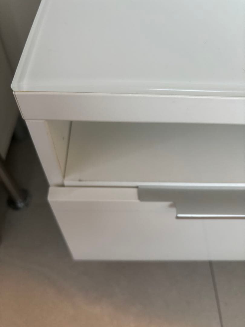 IKEAベストー 組立済みホワイト テレビ台 ガラス天板付き