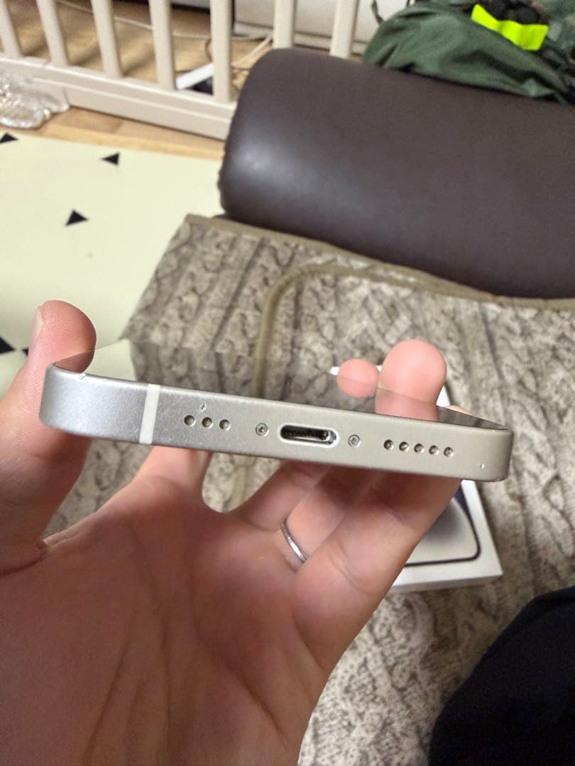 Apple iPhone 14スターライト本体　256ギガ