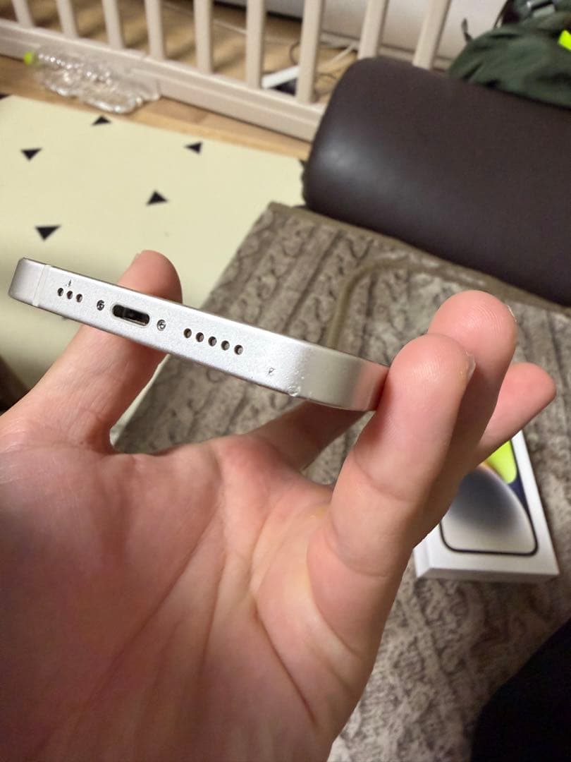 Apple iPhone 14スターライト本体　256ギガ