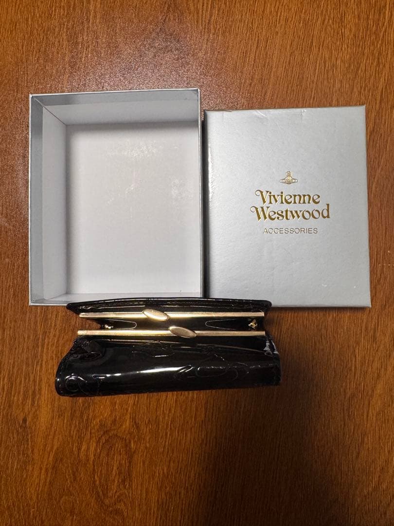 Vivienne Westwood ブラック三つ折り財布 h1