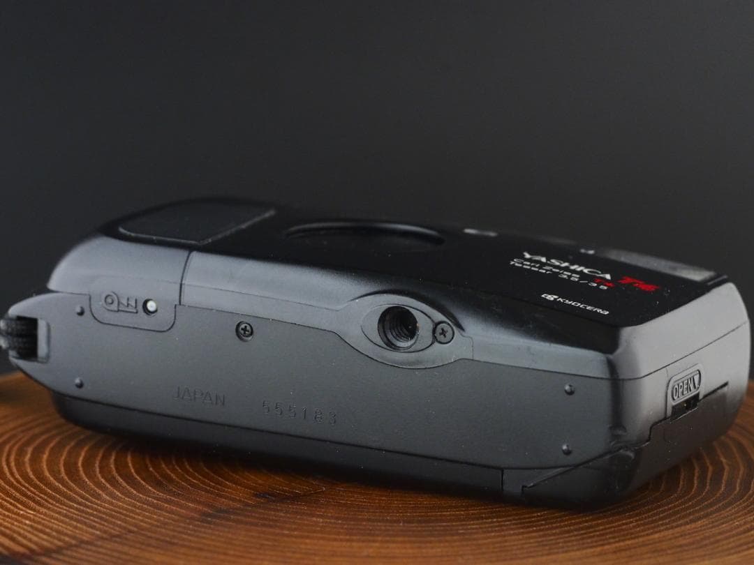 フィルムカメラ YASHICA T4 KYOCERA ZEISS TESSAR 3.5/35