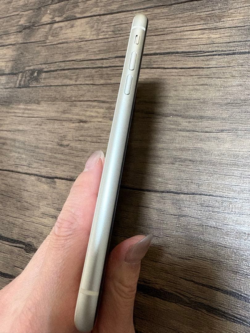 美品　iPhone11 アイフォン　携帯　ホワイト　ゴールド　64GB