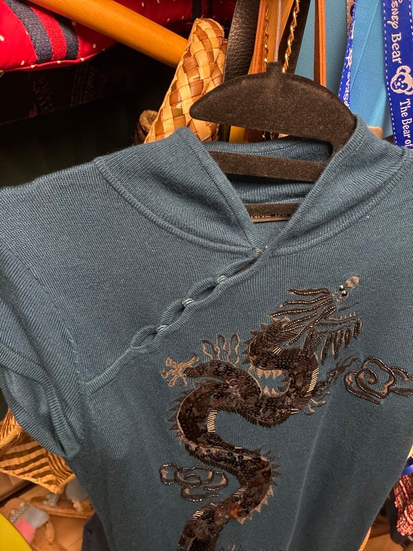 【希少VIVIENNE TAM（ヴィヴィアンタム）ドラゴン刺繍 ニットワンピース