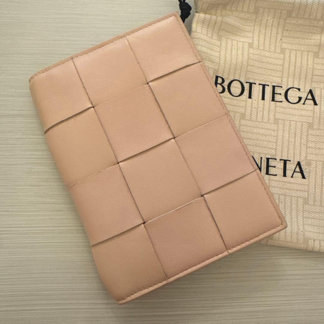 超レア　BOTTEGA VENETA カセット パスポートケース ピンク