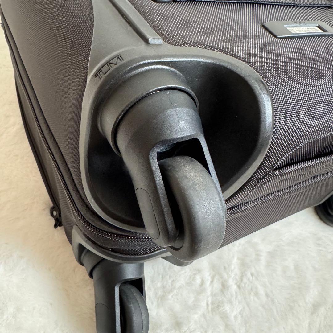 美品　TUMI コンパクト　4ウィール　キャリーケース　黒　出張　ビジネス