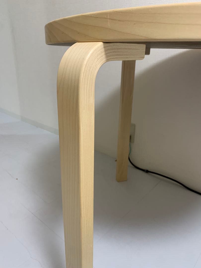 ☆ Artek 90B ラウンドテーブル　ホワイトラミネート