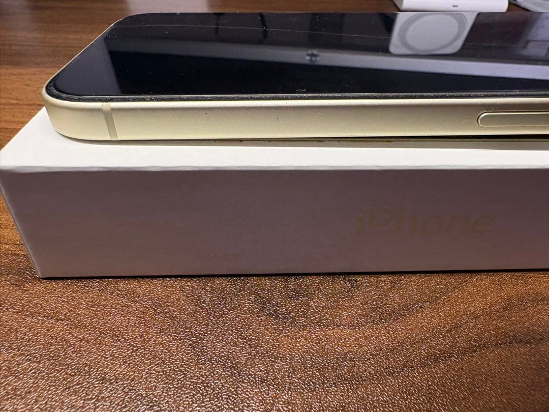 iPhone 15 128GB イエローSIMフリー 美品